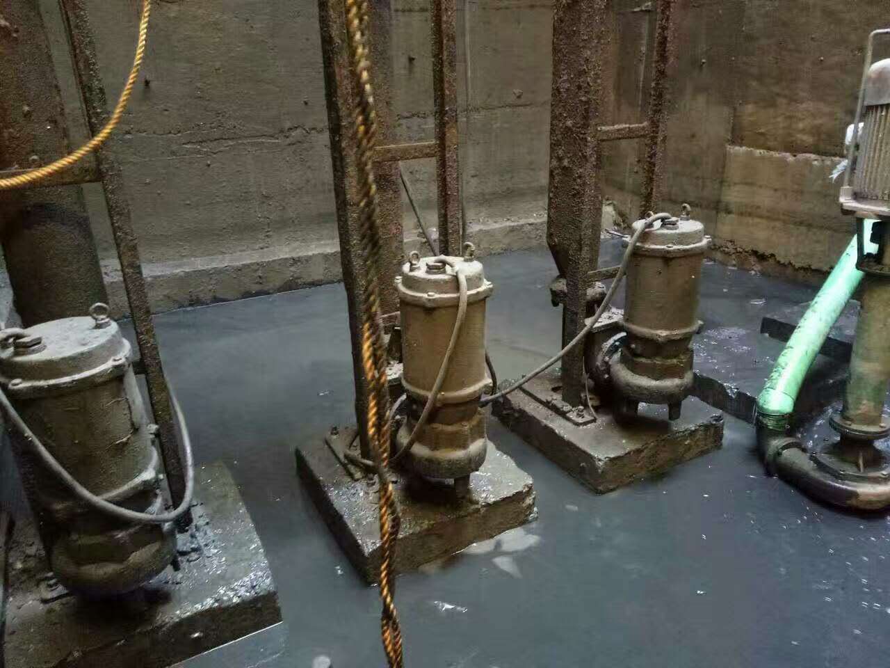 花溪污水池清理