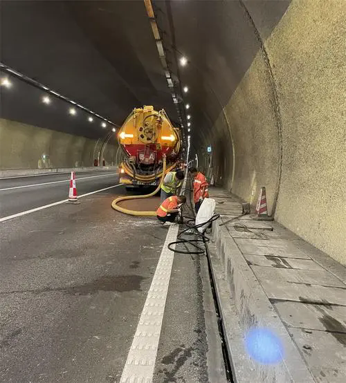 花溪隧道排水渠清淤